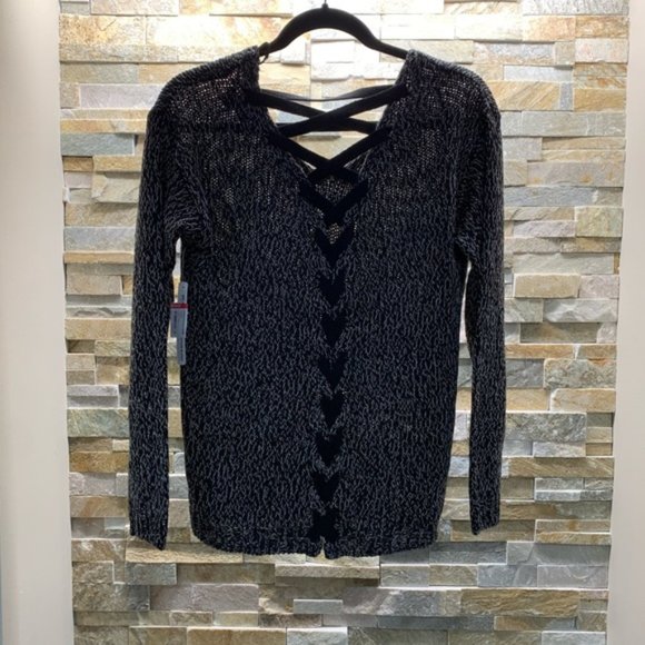 Modern Designer Lattice Back Knit Sweater - Picture 4 of 6